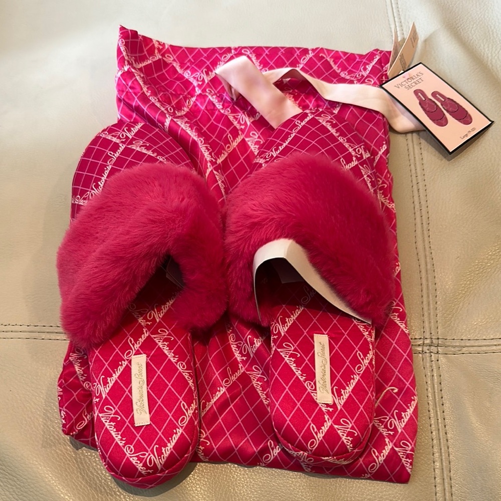 Victoria's Secret Pink Plush Slippers